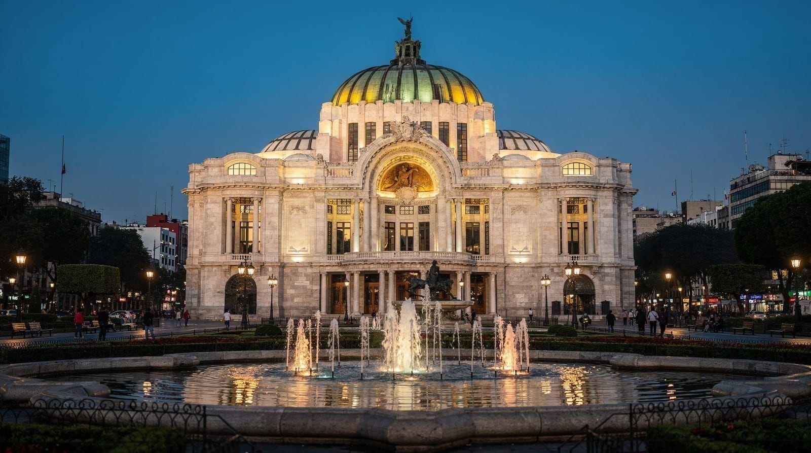 Guide du Palacio de Bellas Artes : murales, opéra et la cathédrale de marbre de Mexico — Guide complet du Palacio de Bellas Artes : les murales de Rivera, Orozco et Siqu
