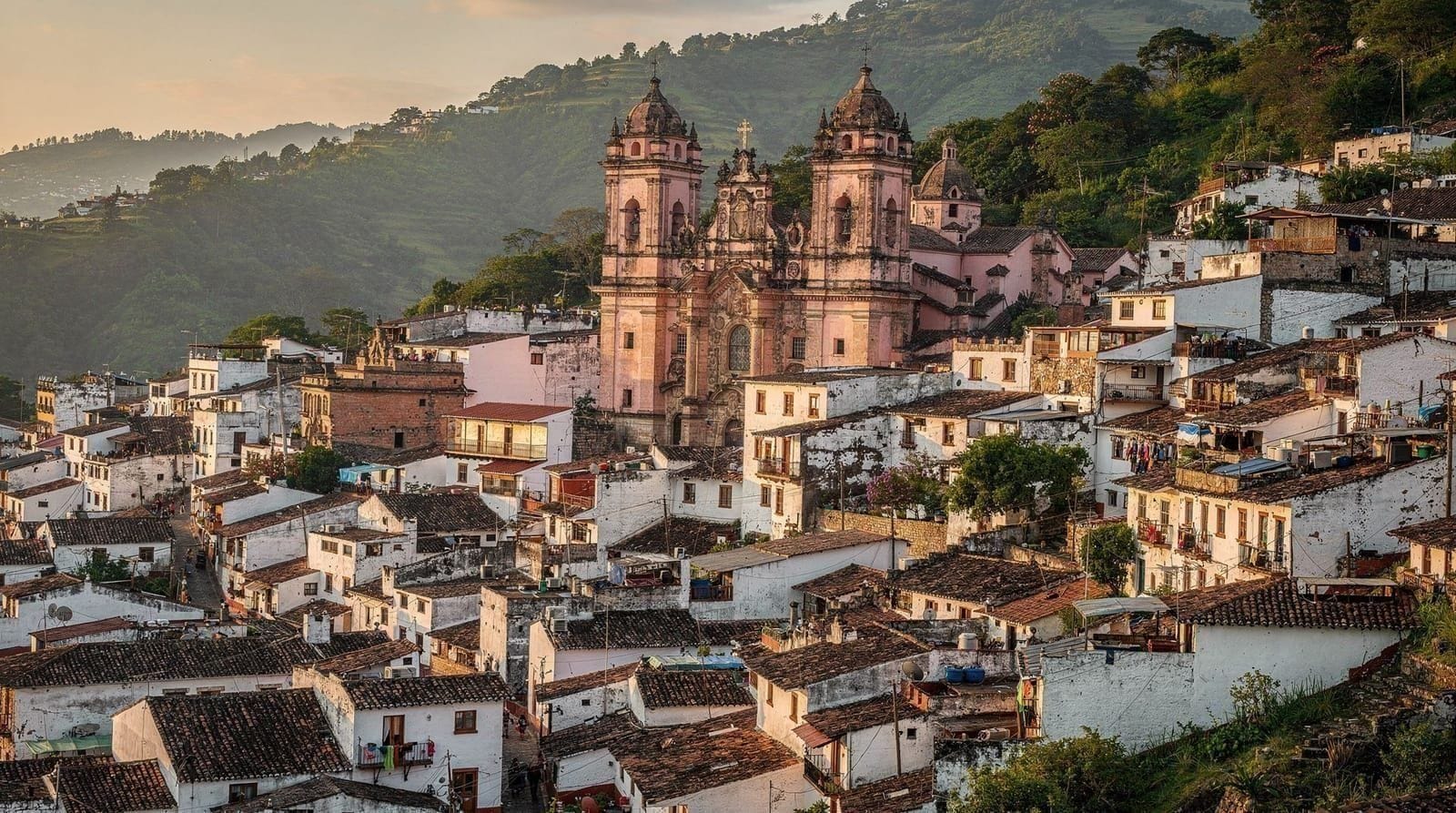 Guide d'excursion à Taxco depuis Mexico : argent, rues coloniales et grottes — Excursion à Taxco depuis Mexico — transport, conseils pour l'achat d'argent, égl