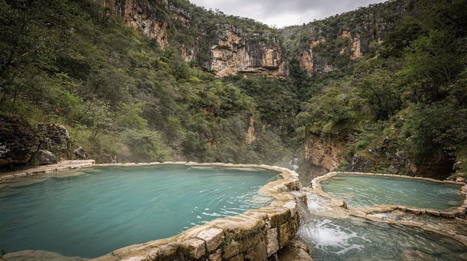 Tolantongo : sources chaudes et grottes — le guide complet depuis Mexico — Guide complet des Grutas de Tolantongo depuis Mexico — les piscines de sources c