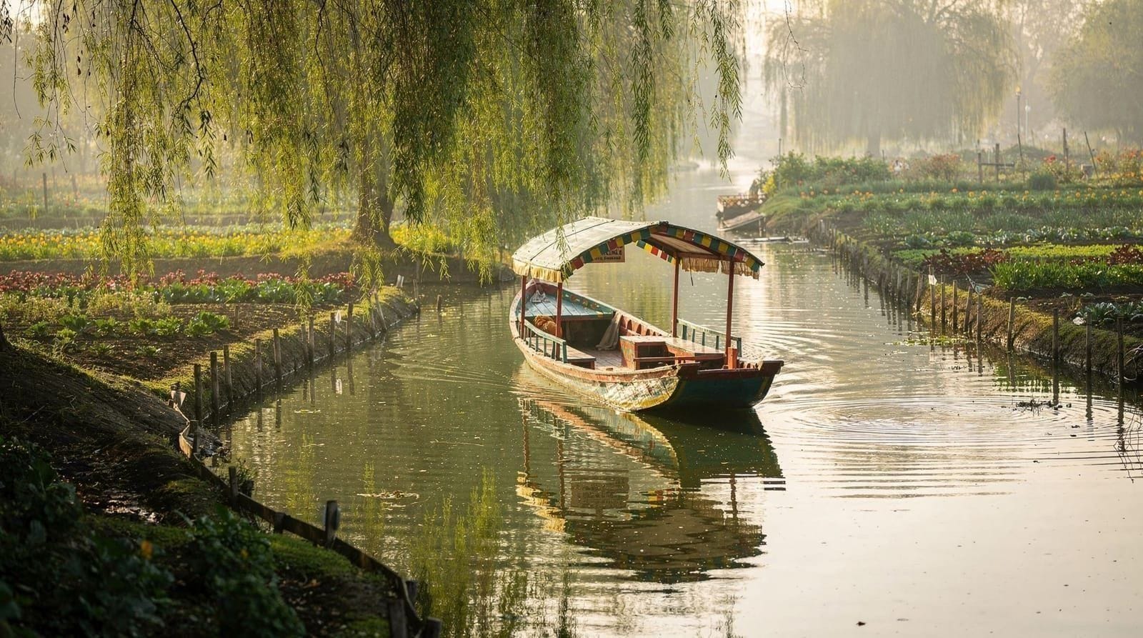 Guide de la trajinera à Xochimilco : louer un bateau, les prix et à quoi s'attendre — Louer une trajinera à Xochimilco : embarcaderos, prix, ce que les vendeurs vende