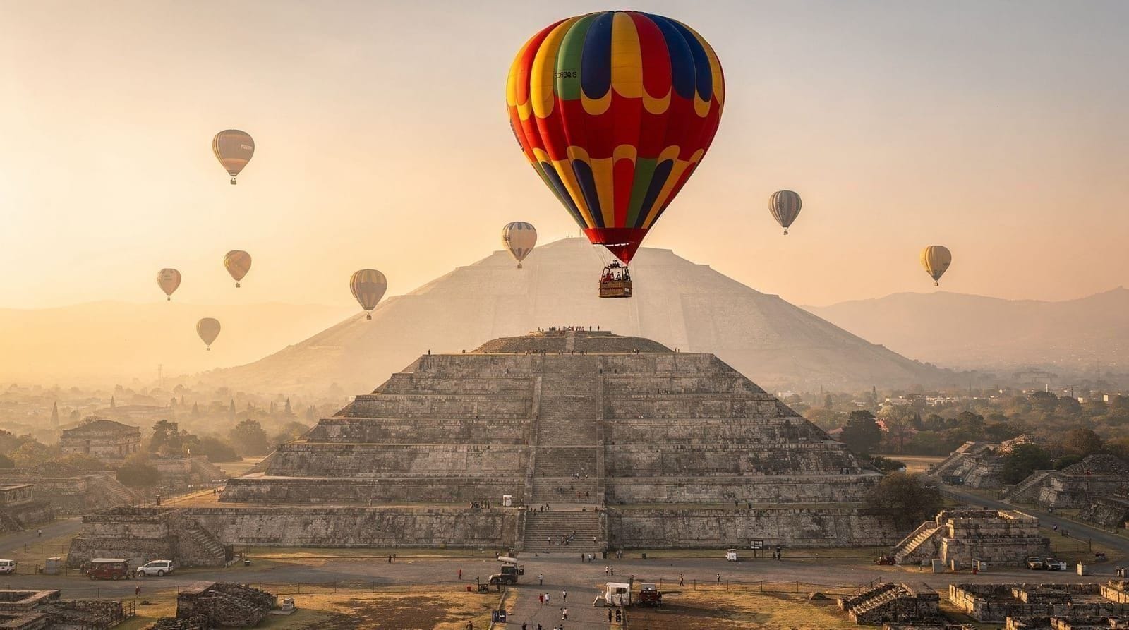 Teotihuacán hot air balloon tour: which operator to choose — Comparing Teotihuacán hot air balloon flights from Mexico City: what is included